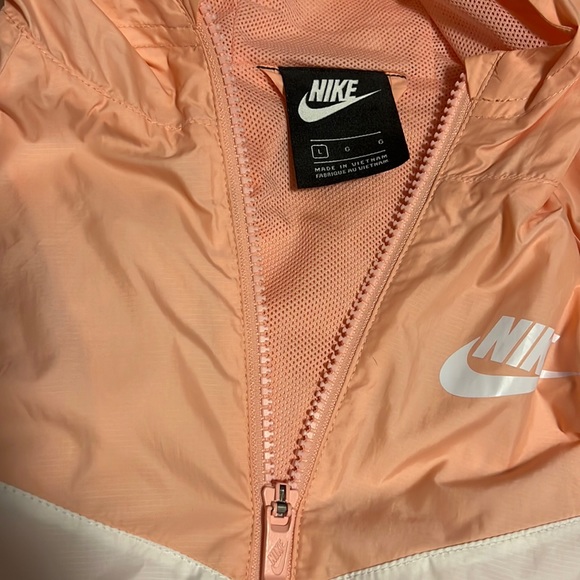 Darling Cropped Nike Windbreaker, size L - Picture 5 of 11